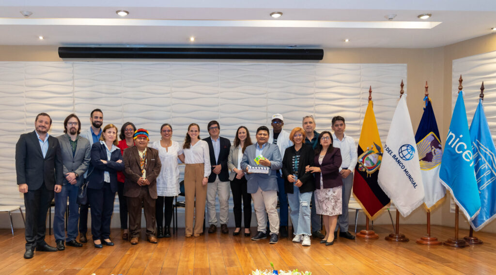 Representantes de diversas organizaciones que participaron en el encuentro