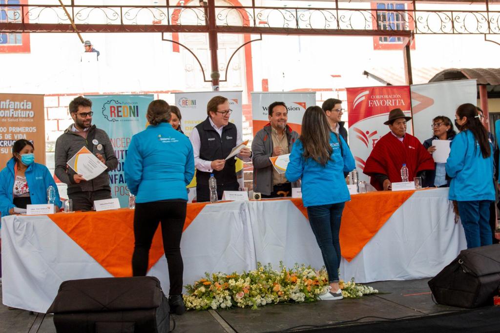 En Colta se realizó el cierre del primer año de ejecución del Proyecto Prevención de la Desnutrición Crónica Infantil con enfoque en los 1000 primeros días, de la Fundación Redni y World Visión.