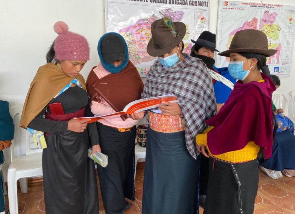 Educadoras comunitarias se forman en talleres.