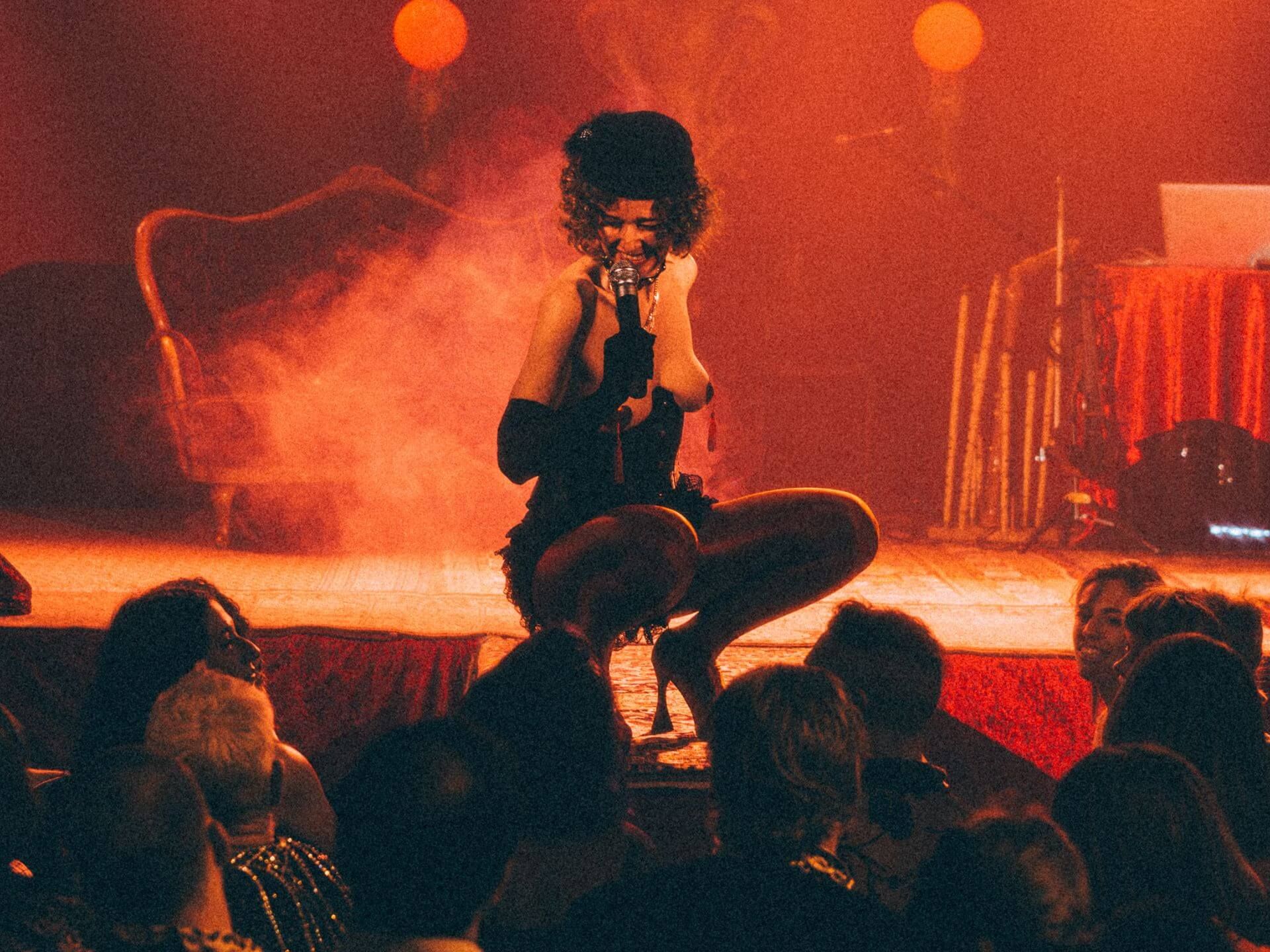 Cabaret Cravache - The Light Juggler