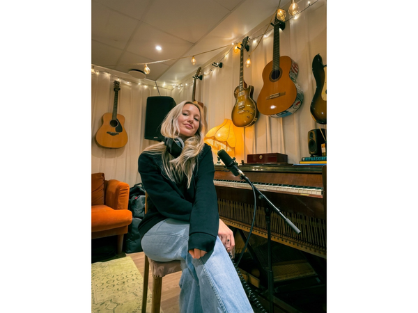 HANNA ROOS TALKS SOMEBODY I USED TO BE