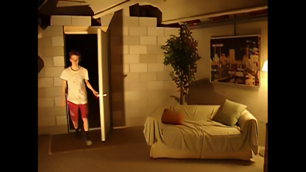 What to Watch: "Secret Mall Apartment"