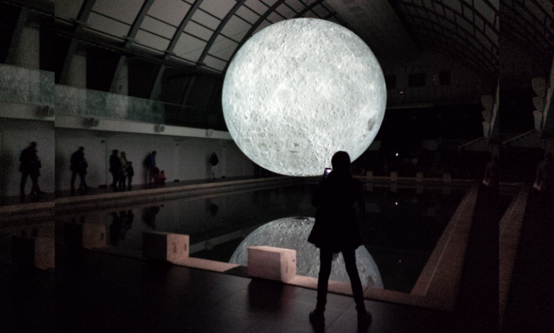 INYULFACE viser la lune