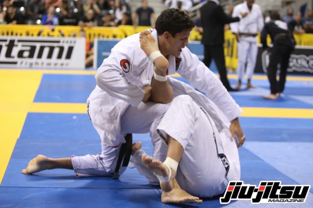 Felipe Preguiça teaches you to close the reverse triangle and attack the arm
