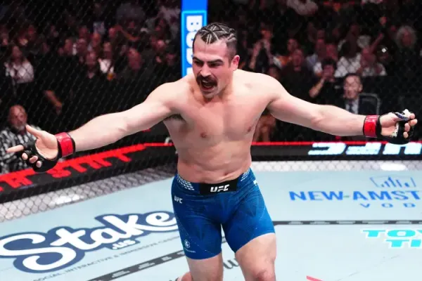 Luis Hernandez applies a standing guillotine to Sedriques Dumas during UFC Vegas 121