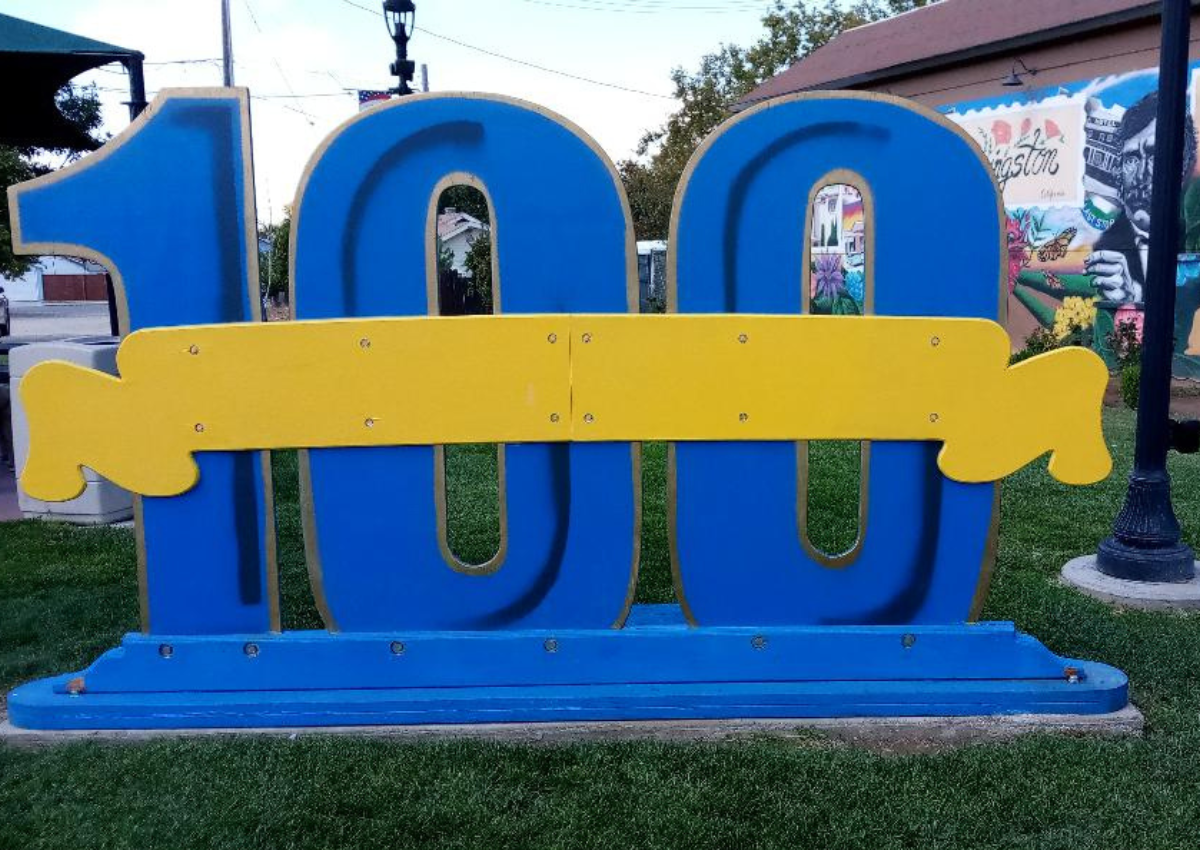  Big balloons are used to mark the special occasion of the City of Livingston’s 100th anniversary.  Photo: Steve Newvine 