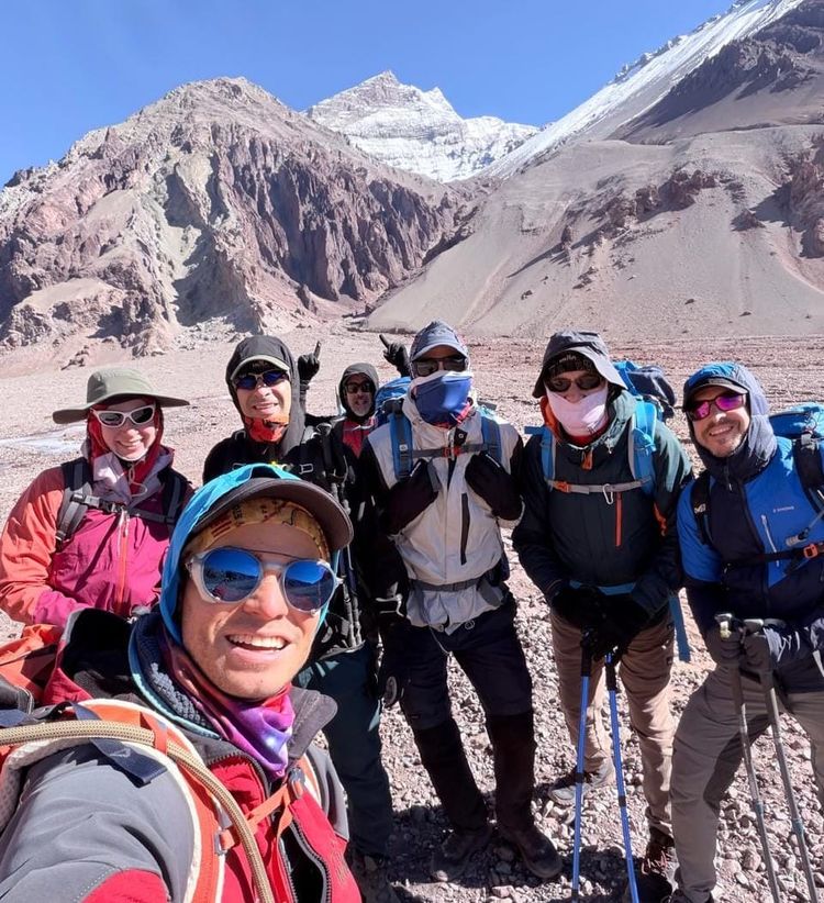 ¿Cuánto tiempo se tarda en subir el Aconcagua? Guía de tiempos y logística para principiantes 2026/2027