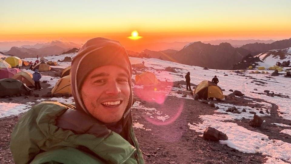 Nido de Cóndores Aconcagua: Guía Definitiva del Campamento Clave a 5,560 m