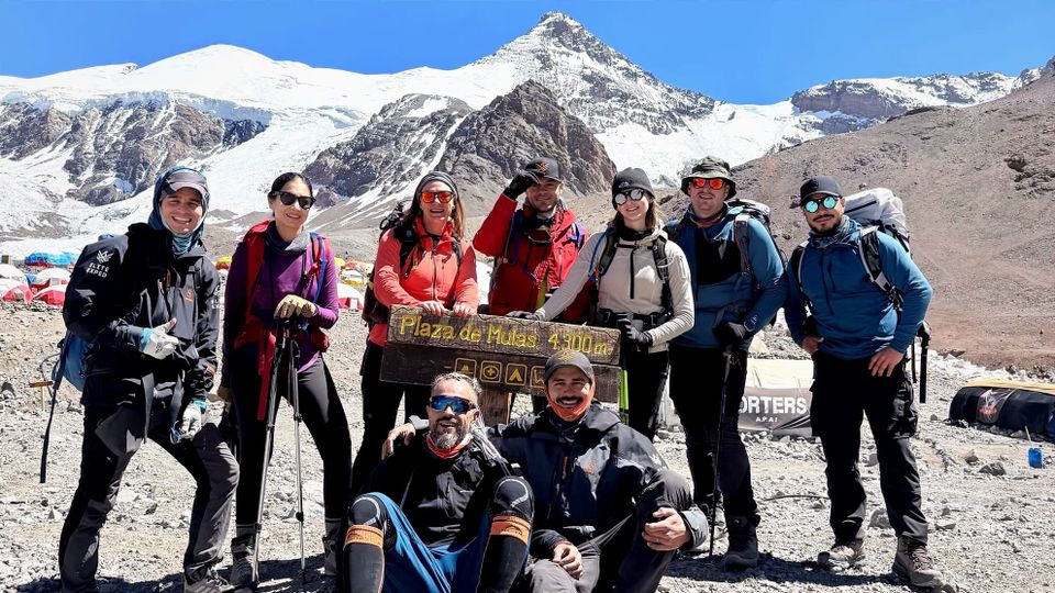 Plaza de Mulas: Guía Definitiva del Campamento Base del Aconcagua