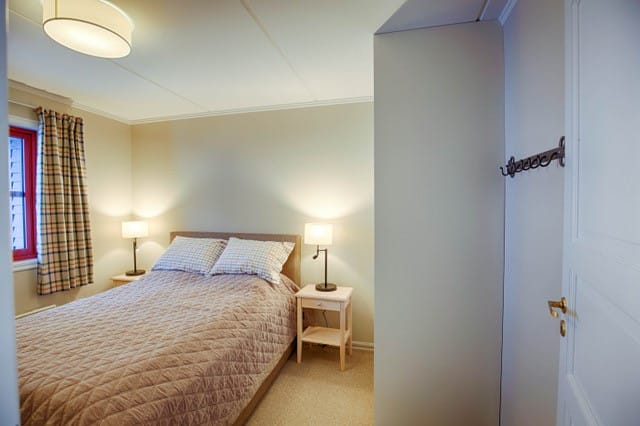 Bedroom with double bed in Beitotind 1303