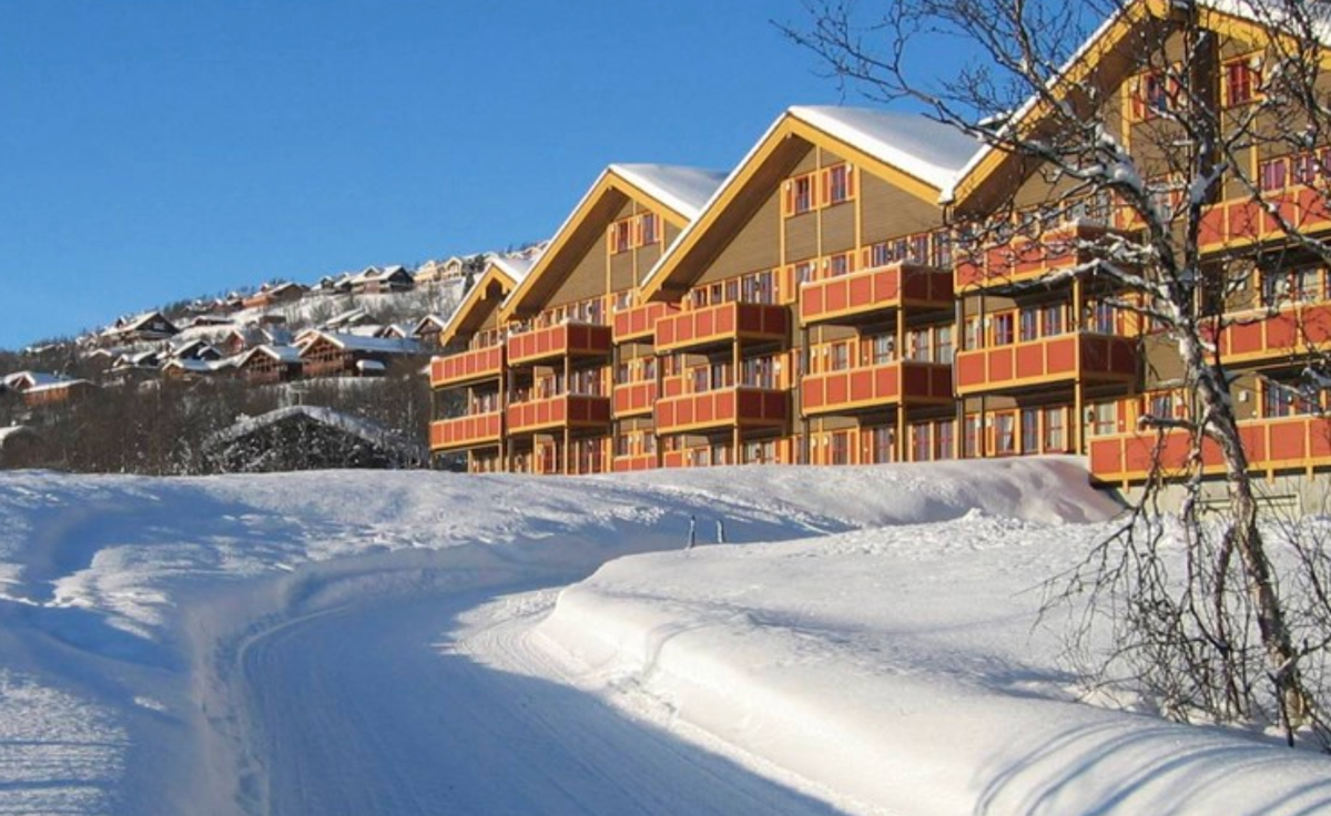 The apartment building at Beitostølen on a winter day