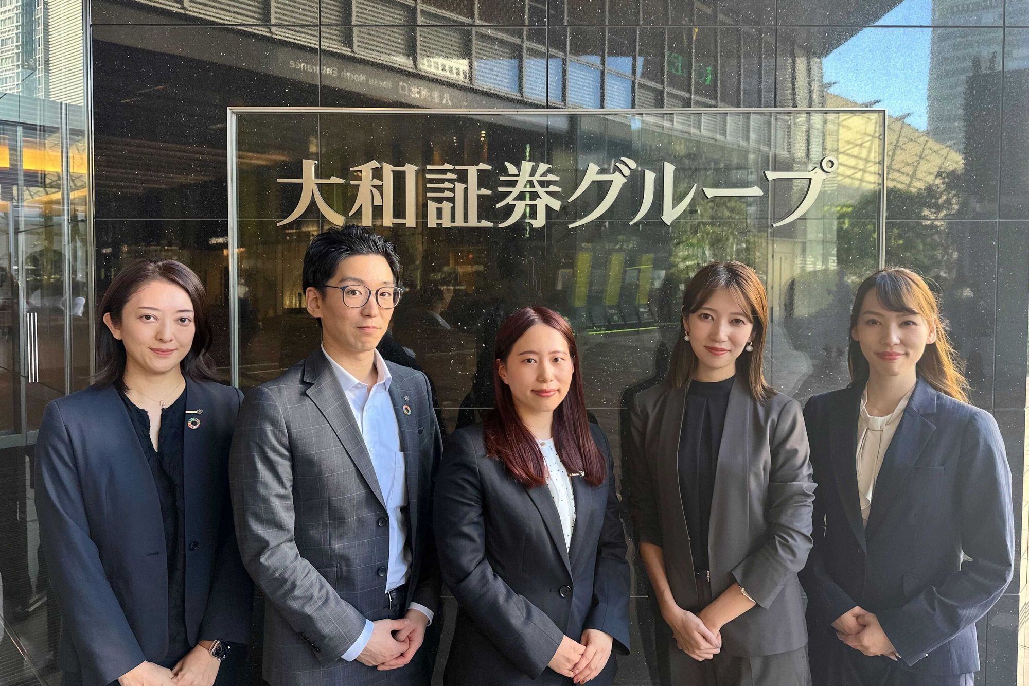 ■導入事例■【大和証券グループ様】AIチャットボットを「Alli LLM App Market」に変更し、4ヶ月で正答率を約20%向上。問い合わせ業務時間も15%削減！