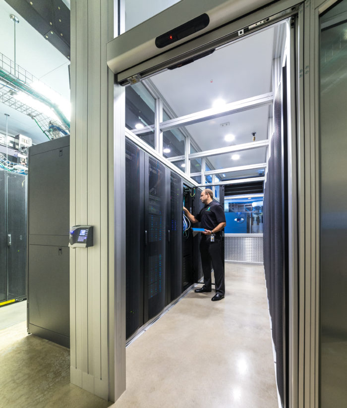 dcblox-modular-data-center-aisle