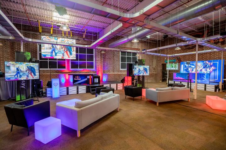 Experience Seekers, This Event is For You: Network Under 40 Takes On Axis Replay