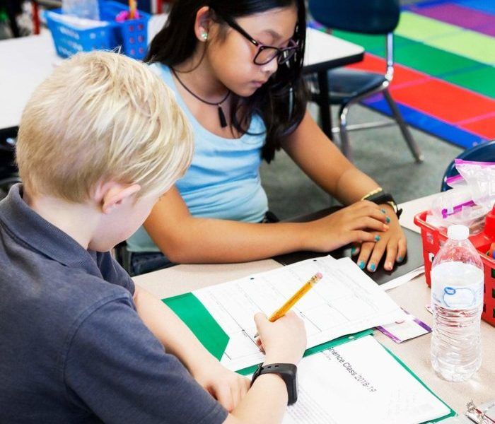 This Concentration Wearable Vibrates to Refocus Users' Attention