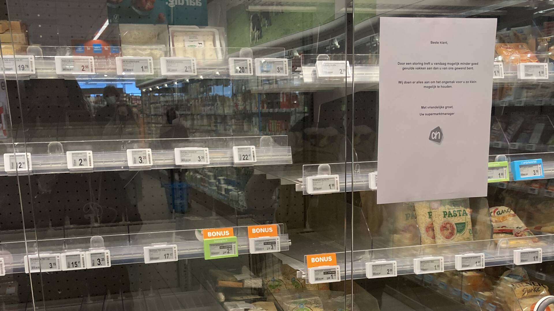 Prateleiras varias em uma unidade do supermercado Albert Heijn. Foto: NOS.