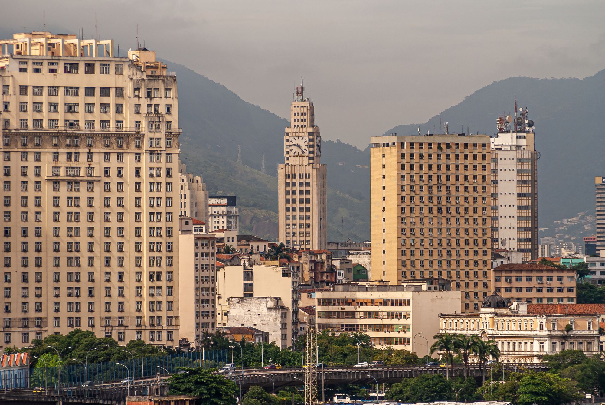 Escritórios híbridos e trabalho remoto é uma modalidade com bastante resistência por parte das empresas públicas no Brasil. Foto: ClaudineVM via iStock.
