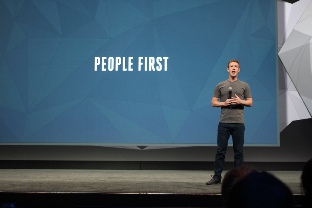 Em um comunicado publicado em sua própria rede social, Mark Zuckerbeg, CEO e fundador do Facebook disse que a rede social se preocupa com a segurança, bem-estar e saúde mental de seus usuários. Foto: Maurizio Pesce (CC BY 2.0).
