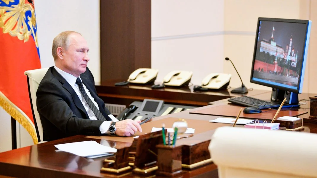 O presidente da Rússia, Vladmir Putin, rodando Windows XP em uma máquina do governo. Foto: Kremlin.