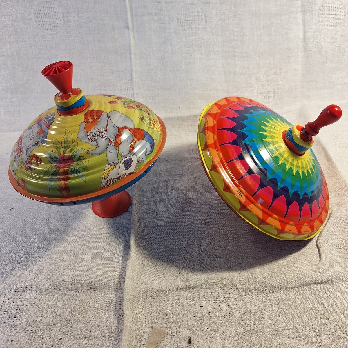 Kreisel, Drehorgeln, Sparbüchsen und Trommeln - Spinning Tops, Barrel Organs, Savings Boxes and Drums (view all 92 here)