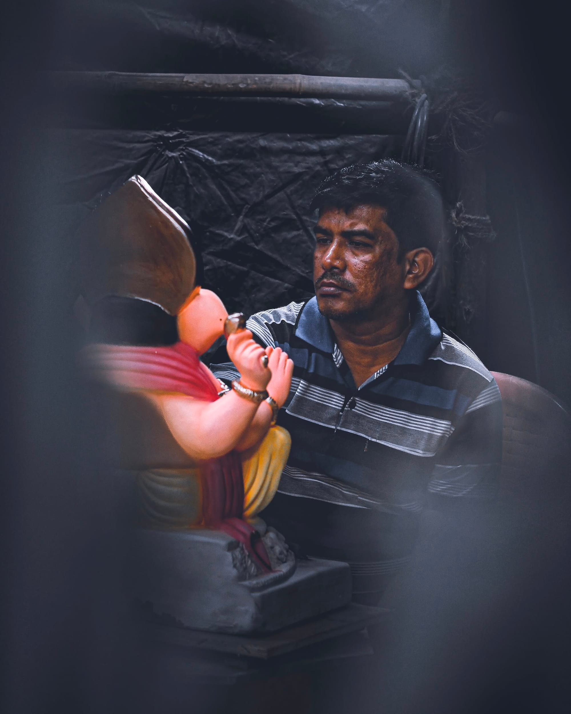 A candid moment — artisan with a Ganesh idol