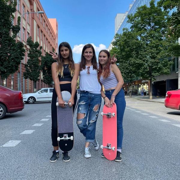 "Naše" skateboardistky