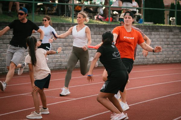 Legendy a hrdinové na jedné trati: olympionici s dětmi pomáhali