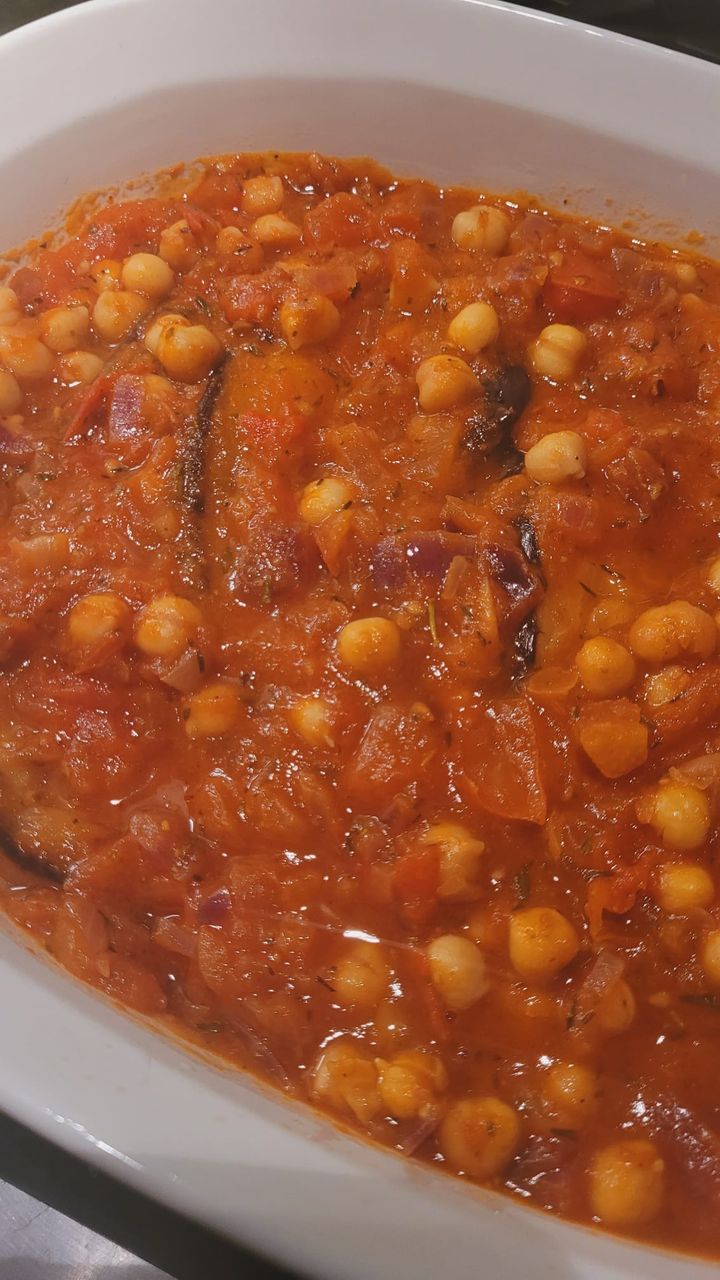 Creamy Aubergine & Chickpea Curry (My Go-To Fridge-Raid Dinner)