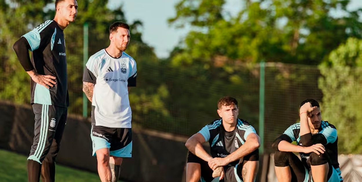 Argentina arrancó en Kansas. Diez jugadores, diferenciados.