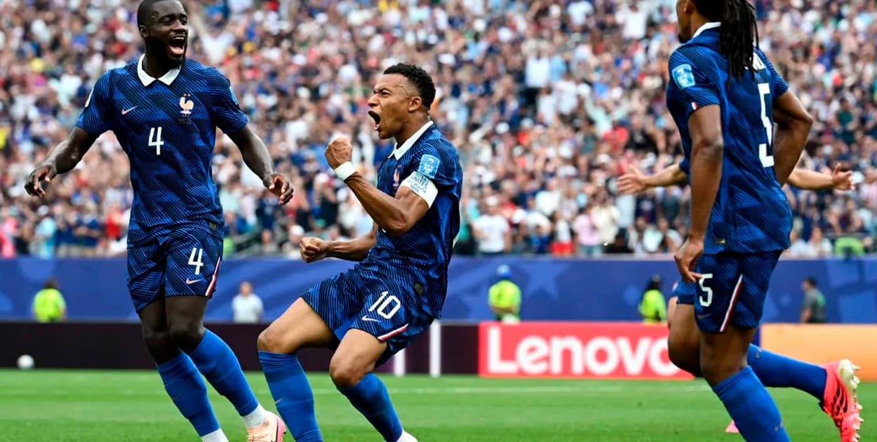 Mbappé hace doblete y Francia arrasa