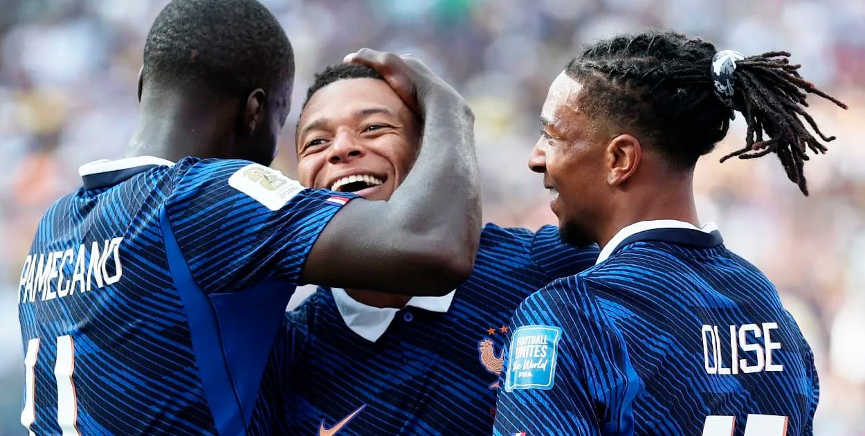 Francia sufre para ganar y Mbappé empata a Messi como máximo goleador
