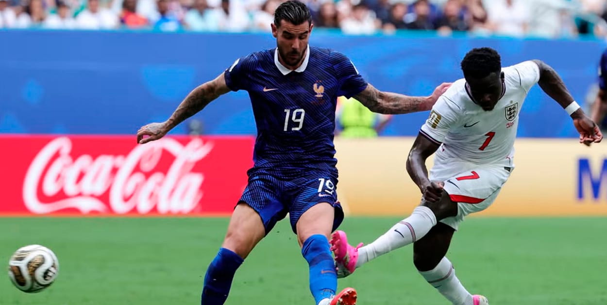 Inglaterra vapulea a Francia en el partido que nadie quiere jugar