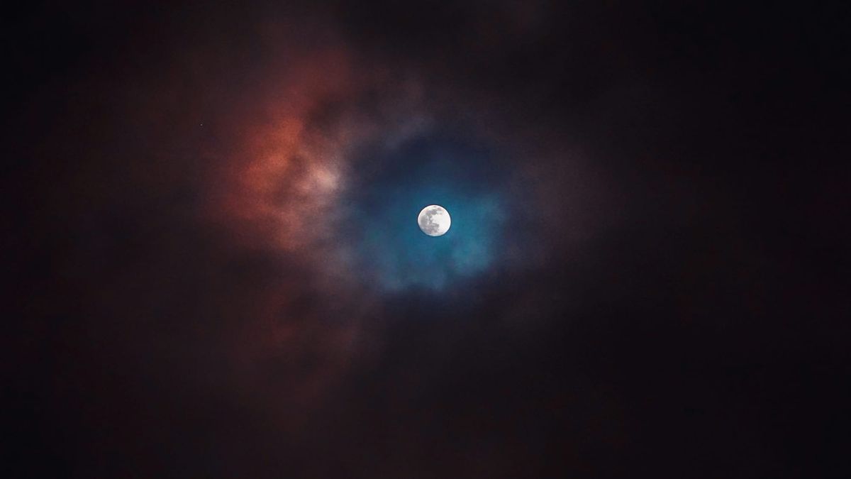 Dolunay: Ay Büyürken Aklın Küçüldüğü Gece