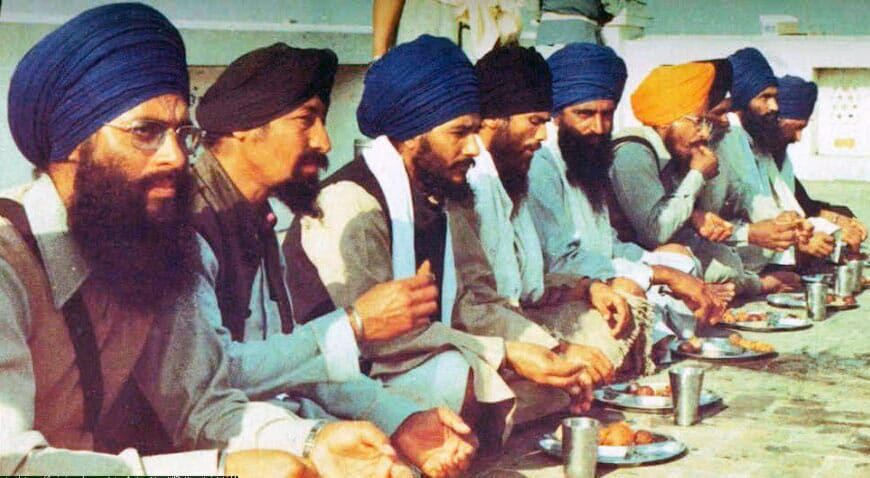 Tanrı Tarihi #27 - Langar Devrimi: Tanrı Herkesi Aynı Tencerede Sever mi?