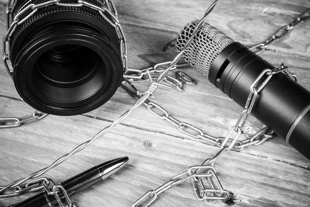 Les pratiques médiatiques qui ont tué la presse : réflexion sur un métier en déclin