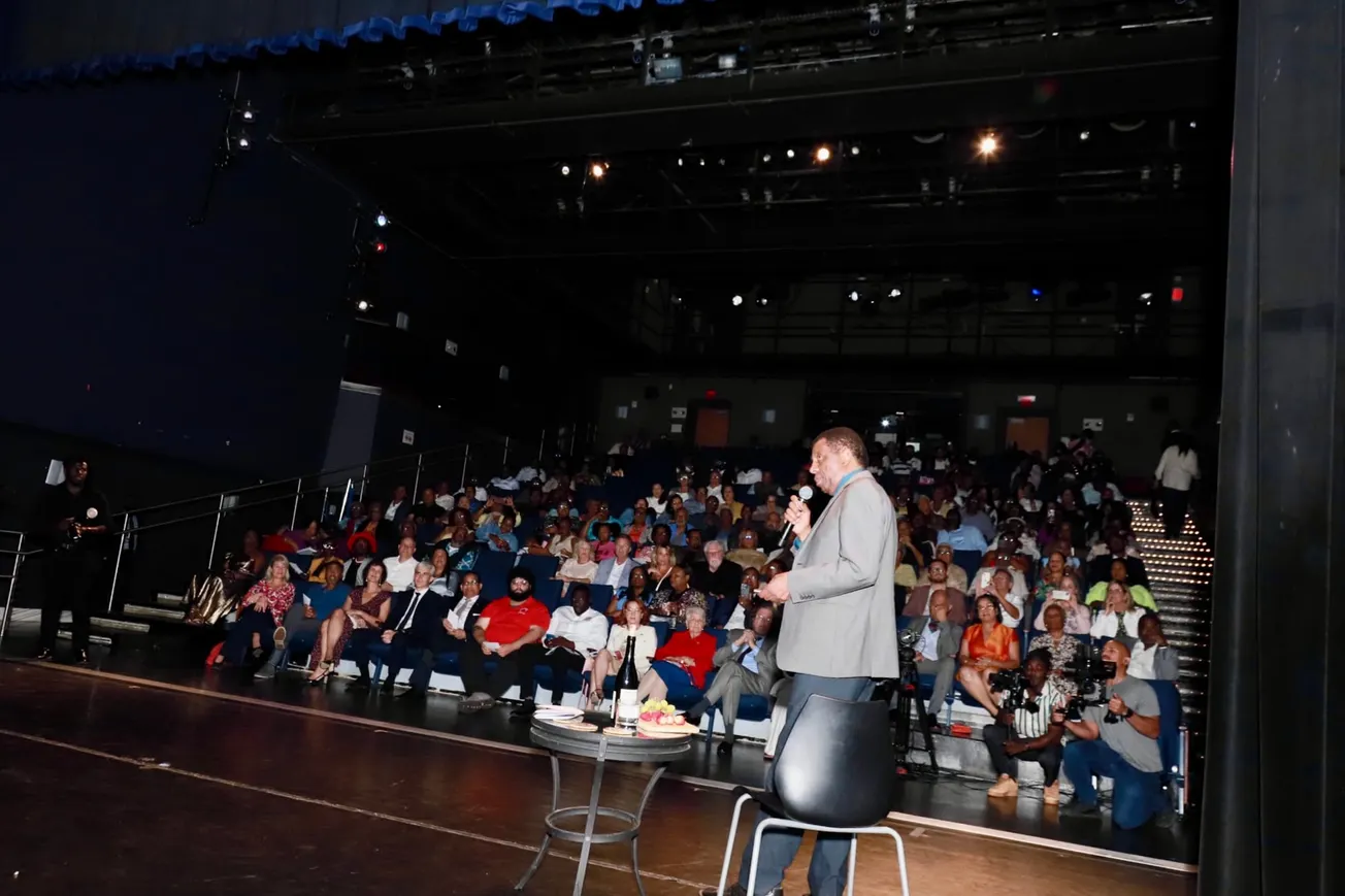 Dany Laferrière : une tournée littéraire en forme d’offrande dans une Amérique en métamorphose