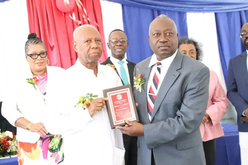 Le MENFP honore 23 enseignants-correcteurs d'examens d'État pour leur dévouement de longue date