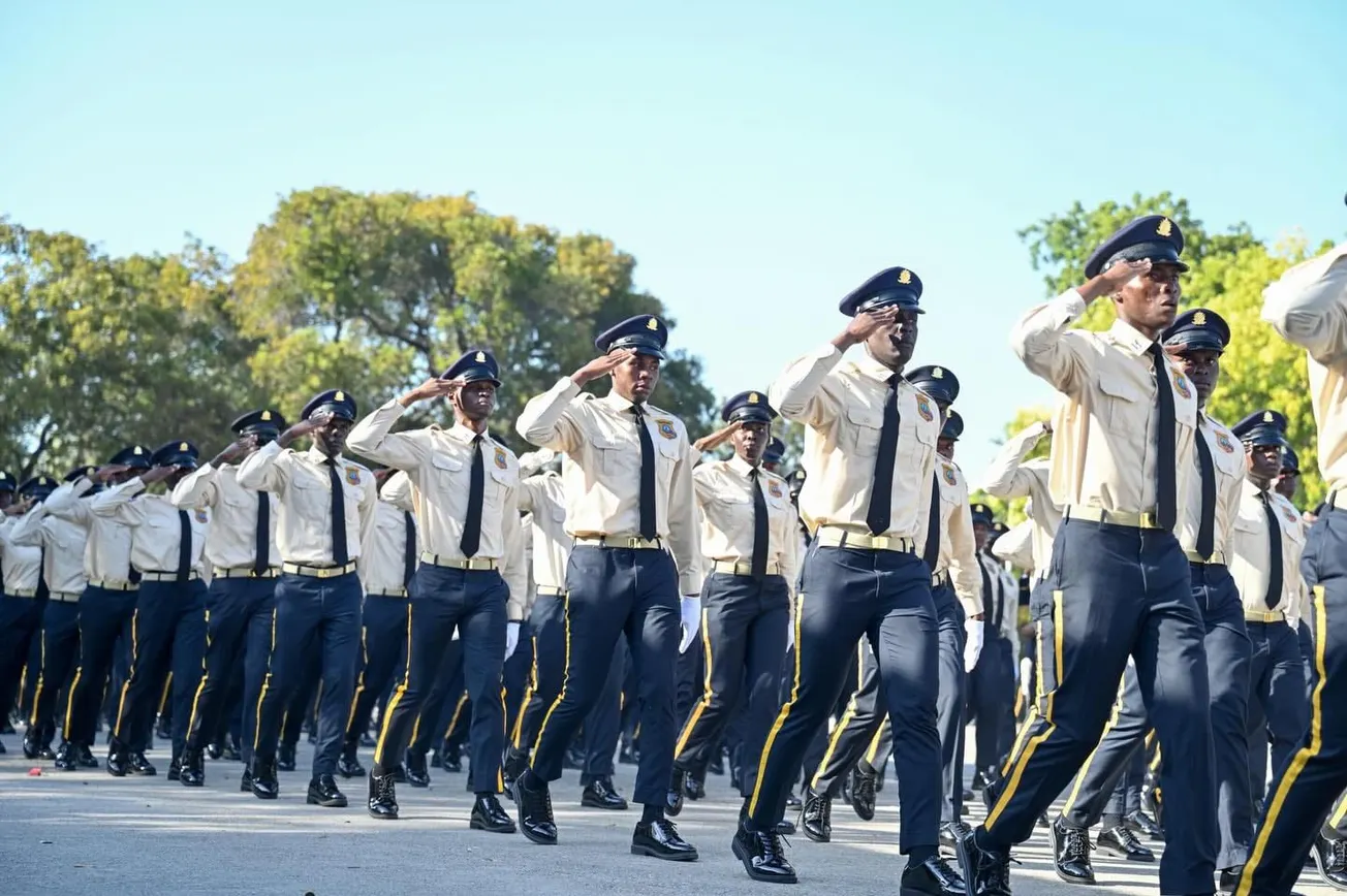 Le Gouvernement gradue 877 nouveaux policiers dans le cadre du Projet P4000