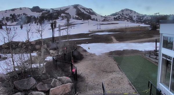 Sierra Nevada Snow Depth Update: Crossing Conditions Improving 🏔️