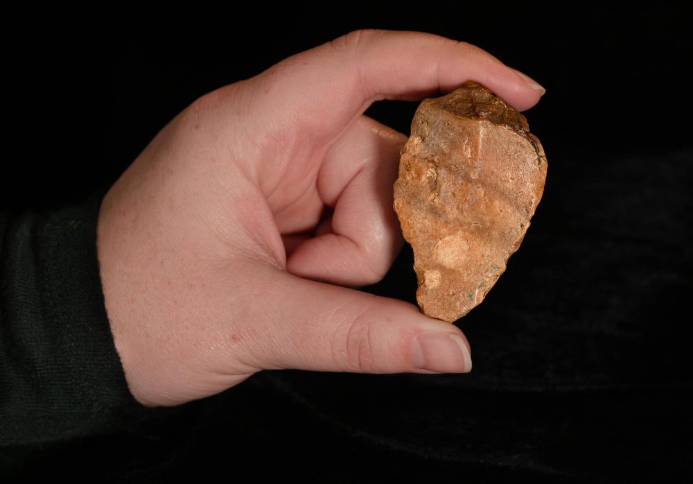 Million-Year-Old Evidence of Epic Journey Near ‘Hobbit’ Island Discovered by Scientists