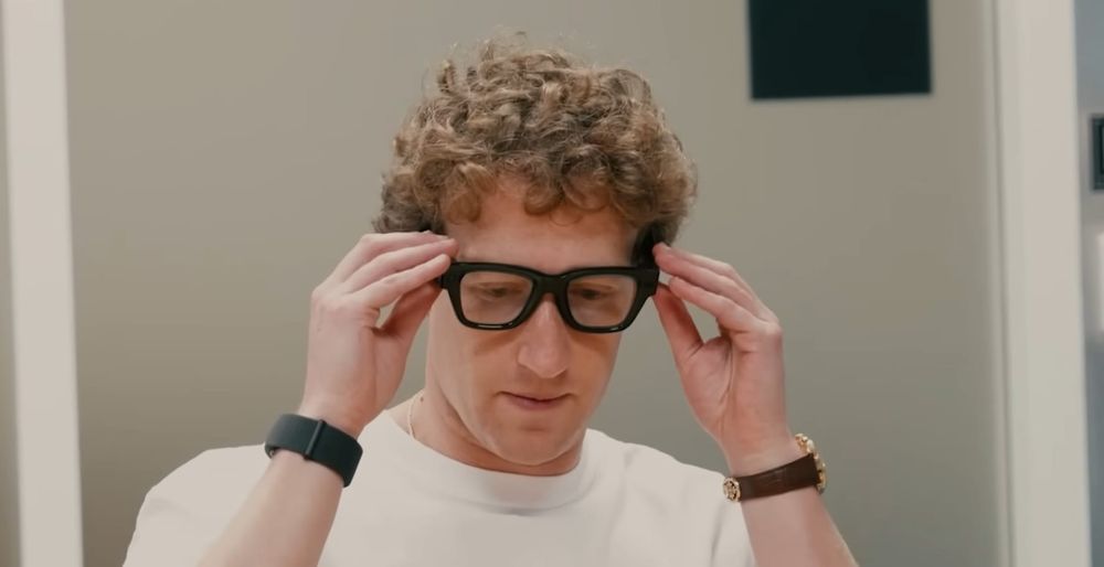 What’s the Difference Between AI Glasses and an iPhone? A Helpful Guide for Meta PR