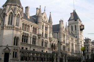 Witness Caught Using Smartglasses in Court Blames it all on ChatGPT