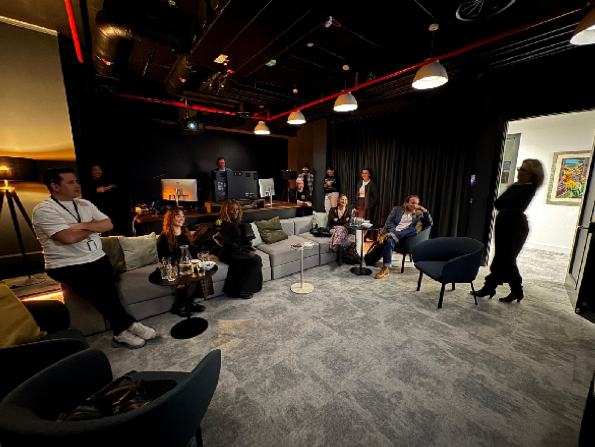 Article: Behind the Behind-the-Scenes with Elephant Goldfish