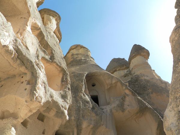 La logorrhée, chapitre douzième : L'église des fées.