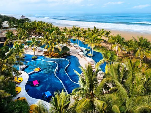 W Bali – Seminyak: Architecture, Atmosphere and Oceanfront Living in Seminyak