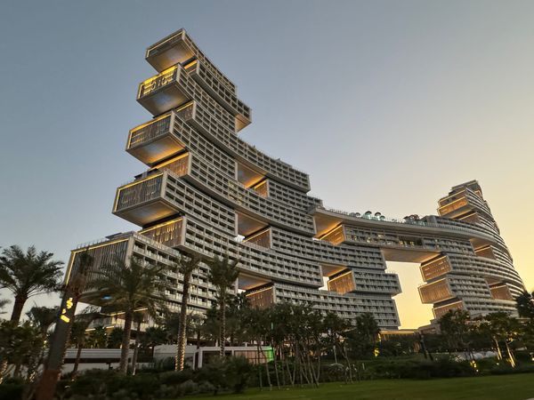 Between Desert and Dream: The Ongoing Transformation of Dubai's Hospitality Landscape