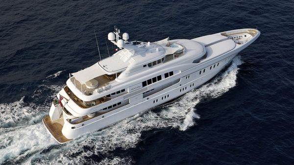Superyacht Resale Market: Why Owners Are Reconsidering Yacht Lifecycles