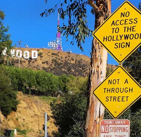 the signs up to the hollywood sign
