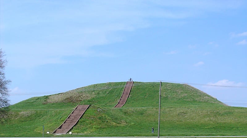 Monks Mound Cahokia via Wikimedia