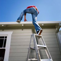 bad-ladder-man-roofer